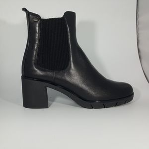 The Flexx Black Chelsea Boot with Mid Heel